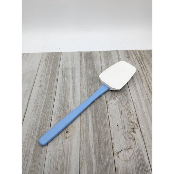 Rubbermaid 0142 Scoop Scraper #2 White Spatula Blue Handle 9 3/4" - Picture 1 of 8